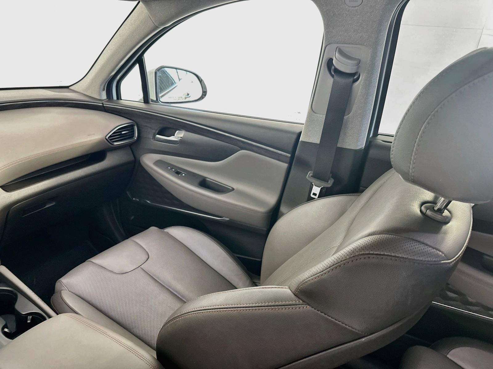 Used 2020 Hyundai Santa Fe Limited w/ Cargo Package FWD image 25