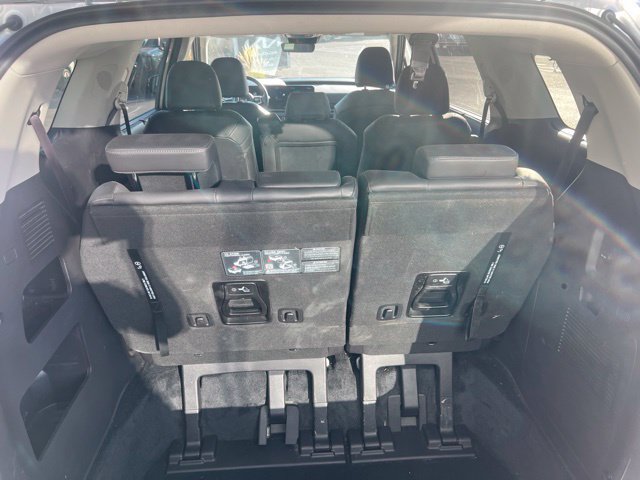 Used 2026 Kia Carnival EX FWD image 24