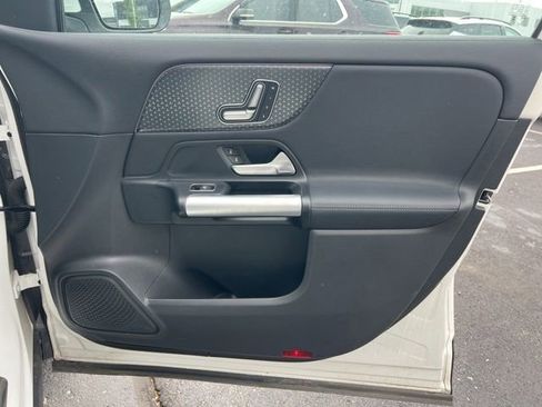 Used 2025 Mercedes-Benz GLA 250 4MATIC image 32