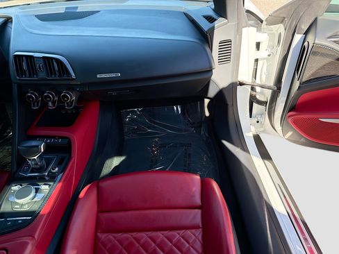 Used 2017 Audi R8 V10 w/ Carbon Exterior Package image 17