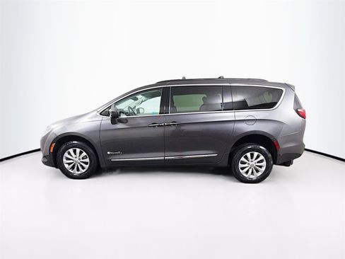 Used 2017 Chrysler Pacifica Touring-L image 4