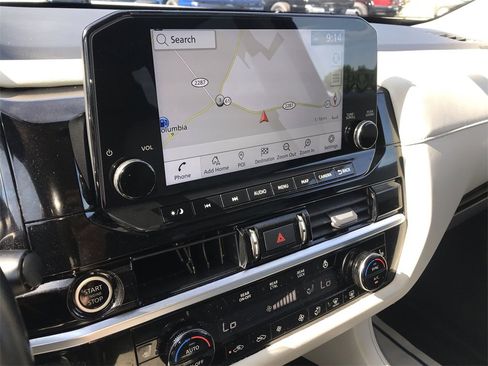 Used 2022 Nissan Pathfinder SL image 16