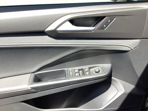 New 2026 Volkswagen Taos SE FWD image 28