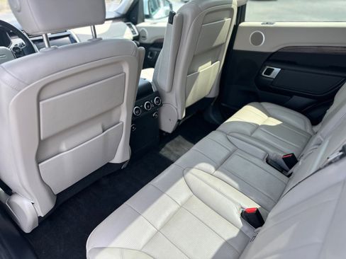 Used 2020 Land Rover Discovery HSE image 40