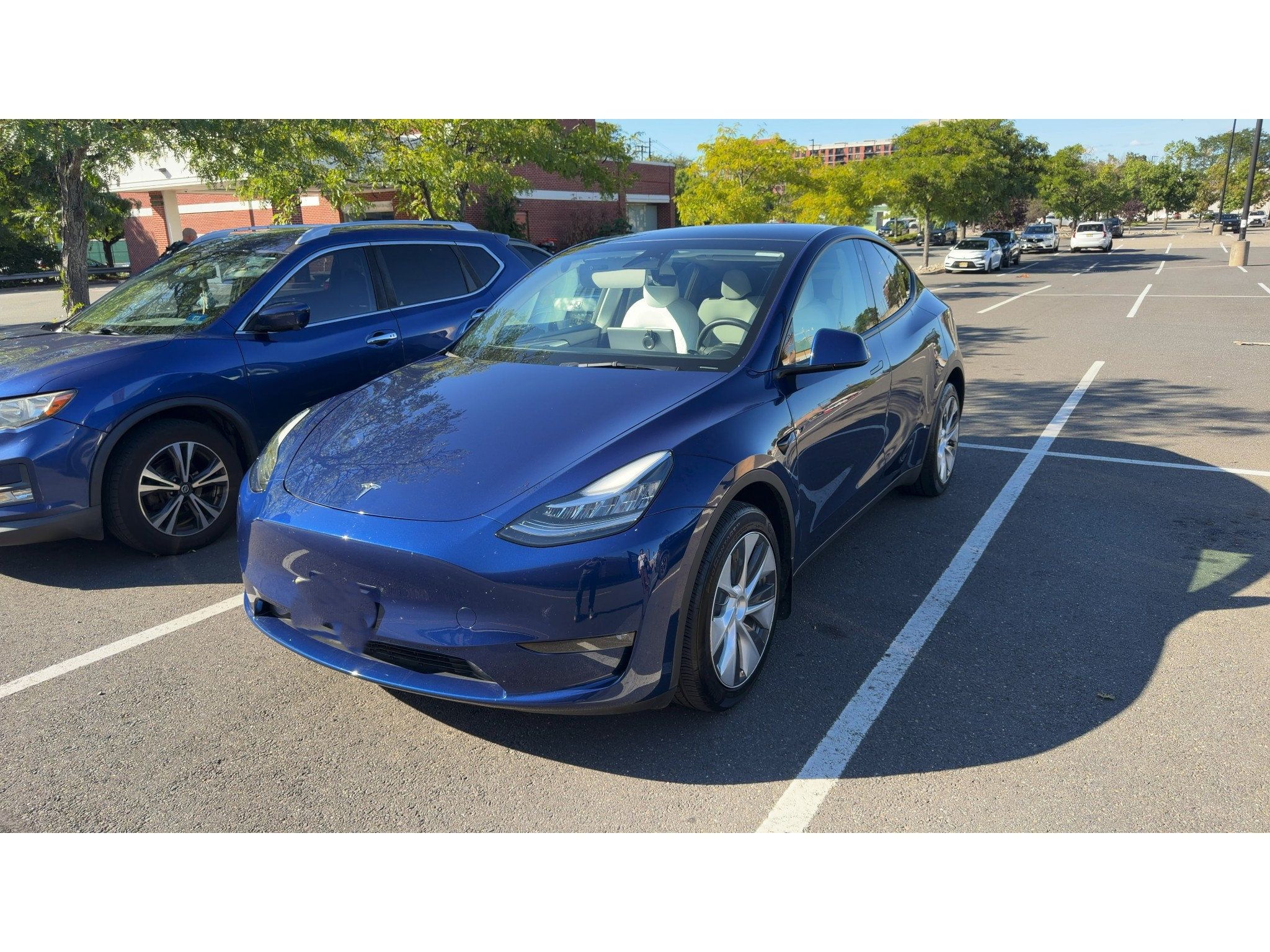 Used 2023 Tesla Model Y Long Range AWD/4WD image 2