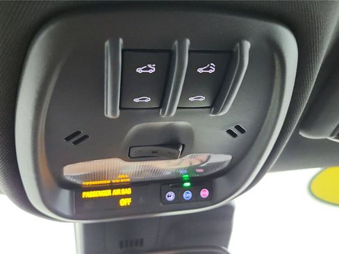 Used 2024 Chevrolet Trax RS w/ Sunroof Package FWD image 35
