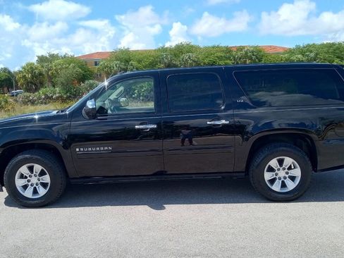 Used 2007 Chevrolet Suburban LTZ w/ LTZ Preferred Equipment Group image 9
