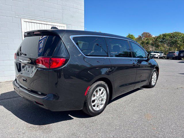 Used 2019 Chrysler Pacifica Touring FWD image 6