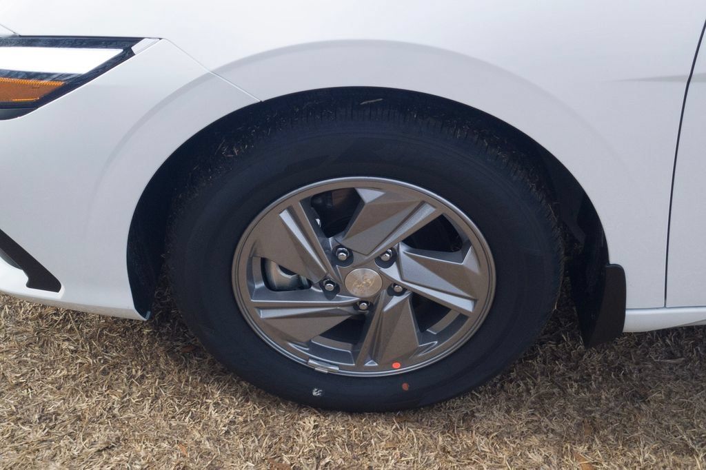 New 2026 Hyundai Elantra SE FWD image 10