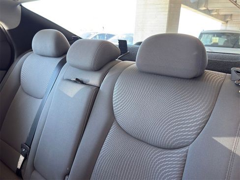 Used 2015 Hyundai Elantra SE image 28