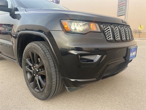 Used 2020 Jeep Grand Cherokee Altitude image 9