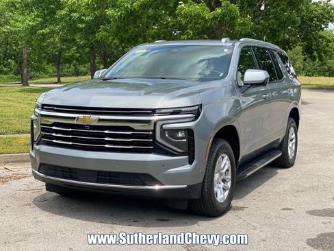 Used 2025 Chevrolet Tahoe LT AWD/4WD image 3
