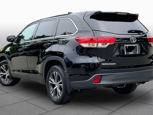 Used 2019 Toyota Highlander LE AWD/4WD image 12