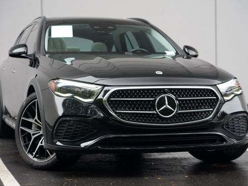 Used 2024 Mercedes-Benz E 450 4MATIC All-Terrain Wagon image 4