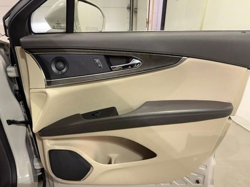 Used 2020 Lincoln Nautilus Reserve image 30