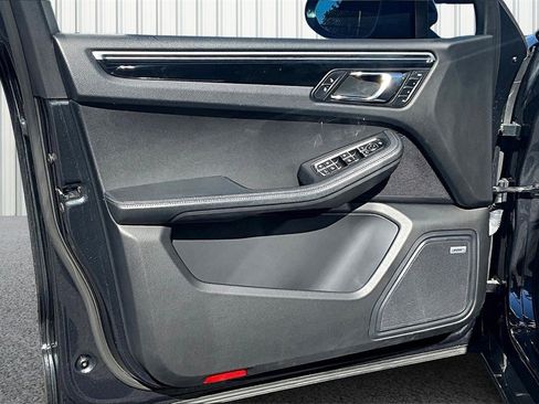 Used 2017 Porsche Macan S image 16