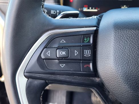 Used 2023 Jeep Grand Cherokee Altitude image 12