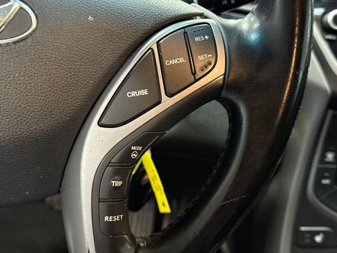 Used 2015 Hyundai Elantra Limited image 19