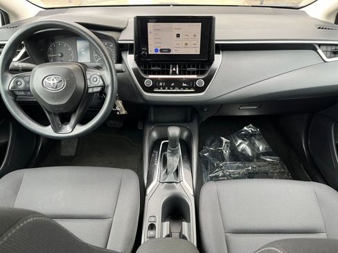 Used 2025 Toyota Corolla LE image 29