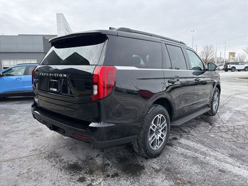 Certified 2025 Ford Expedition Active image 3