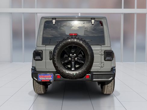 Used 2021 Jeep Wrangler Unlimited Sahara AWD/4WD image 5