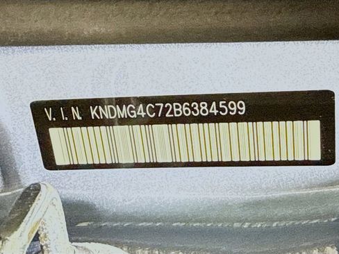 Used 2011 Kia Sedona LX image 26