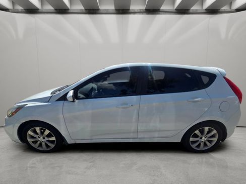 Used 2012 Hyundai Accent SE FWD image 3