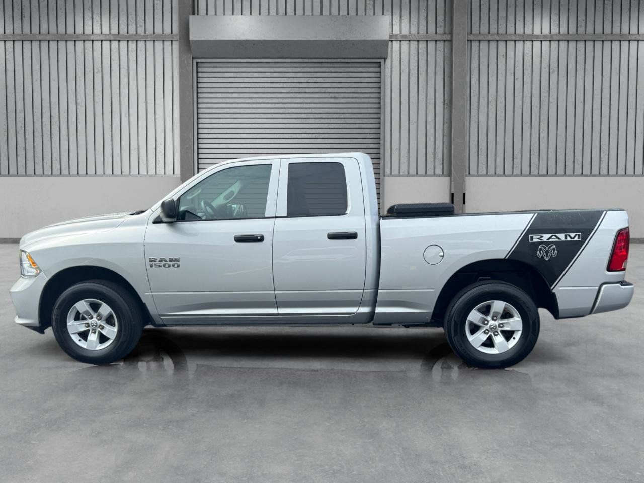 Used 2017 RAM 1500 Express AWD/4WD image 2