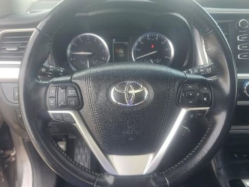 Used 2017 Toyota Highlander XLE AWD/4WD image 5