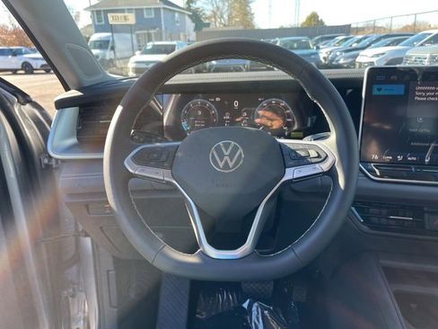 New 2026 Volkswagen Tiguan SE image 14