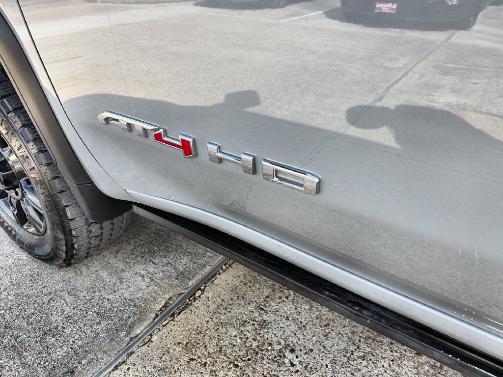 Used 2025 GMC Sierra 2500 AT4 w/ AT4 Premium Plus Package AWD/4WD image 14