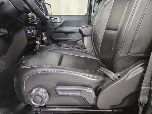 Used 2022 Jeep Wrangler Unlimited Sahara image 31