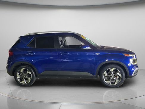 Used 2022 Hyundai Venue Limited w/ Cargo Package FWD image 4