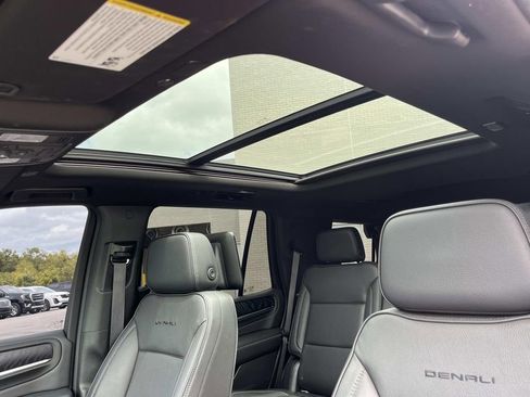 Used 2022 GMC Yukon Denali w/ Denali Ultimate Package AWD/4WD image 29
