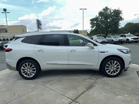 Used 2018 Buick Enclave Premium w/ Experience Buick Package FWD image 5
