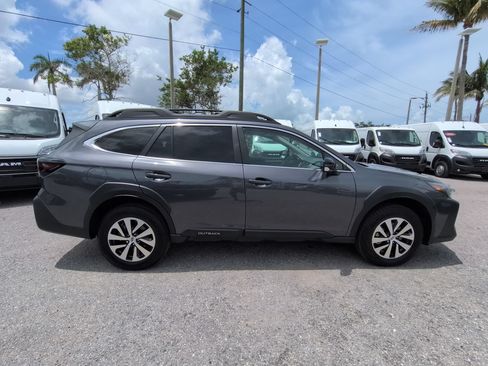 Used 2025 Subaru Outback Premium AWD/4WD image 4