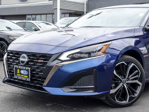 Used 2024 Nissan Altima 2.5 SR image 2