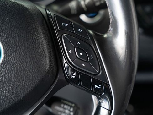 Used 2019 Toyota C-HR XLE image 16