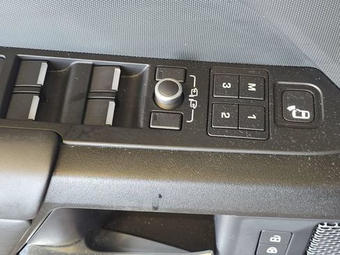 Used 2022 Land Rover Defender 110 AWD/4WD image 29