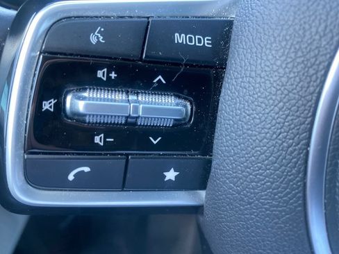 Used 2024 Kia Carnival LX FWD image 27