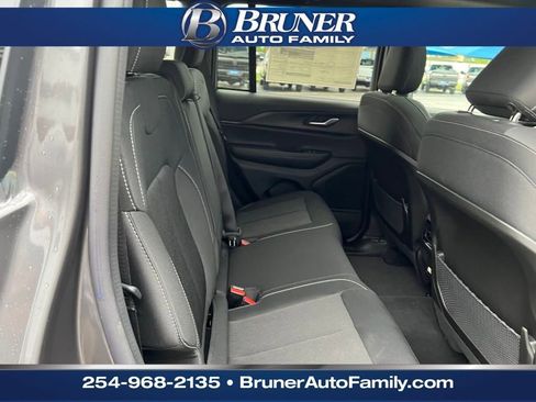 New 2024 Jeep Grand Cherokee Laredo X w/ Luxury Tech Group I image 17