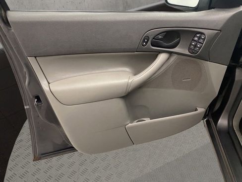 Used 2005 Ford Focus ZX4 Sedan image 23