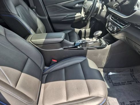 Used 2025 Buick Envista Sport Touring w/ Experience Buick Package FWD image 31