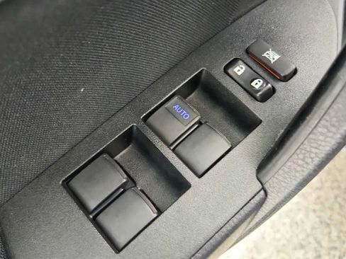 Used 2015 Toyota Corolla LE image 31