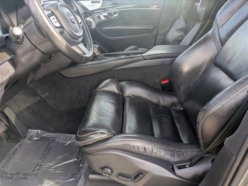 Used 2018 Volvo XC90 T6 Momentum w/ Convenience Package image 16