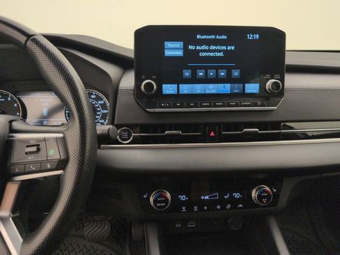 Used 2022 Mitsubishi Outlander SE image 13