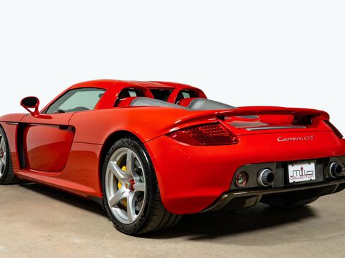 Used 2004 Porsche Carrera GT RWD image 10