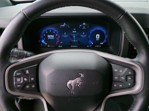 Used 2025 Ford Bronco Badlands AWD/4WD image 9