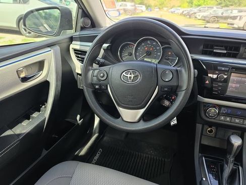Used 2015 Toyota Corolla LE FWD image 9