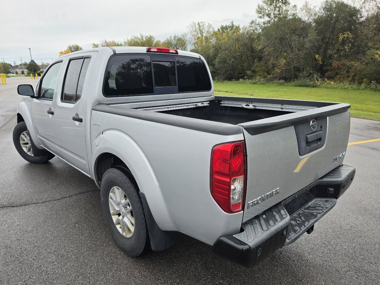 Used 2017 Nissan Frontier SV w/ SV Value Truck Package AWD/4WD image 6